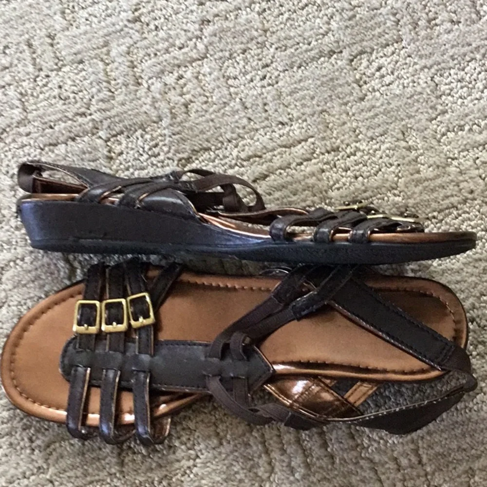 Sandals size 8 brown